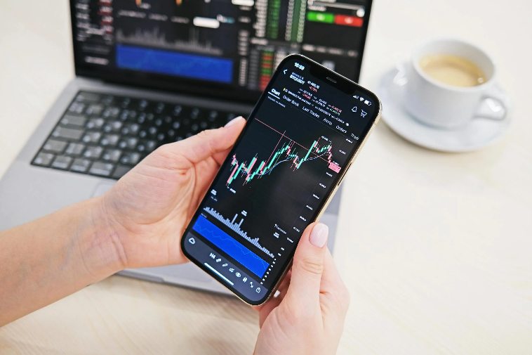 Invest with Confidence in 2025: My 3-Step Beginner’s Guide 3 Invest with confidence 2025: choosing a low-cost investing app